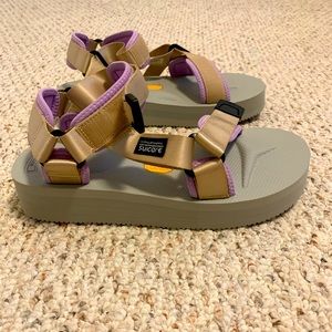 Suicoke DEPA V2PO light  beige and purple sandals